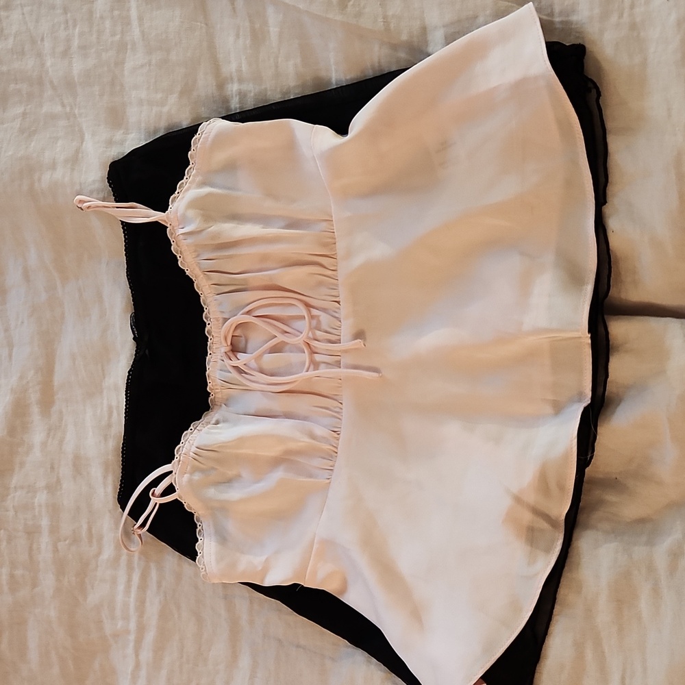 Bundle- 4 Sweet Outfit Pieces - Picture 6 of 16